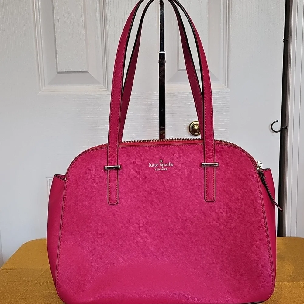 Kate Spade Cedar Street Elissa Shoulder Bag Like New Condition